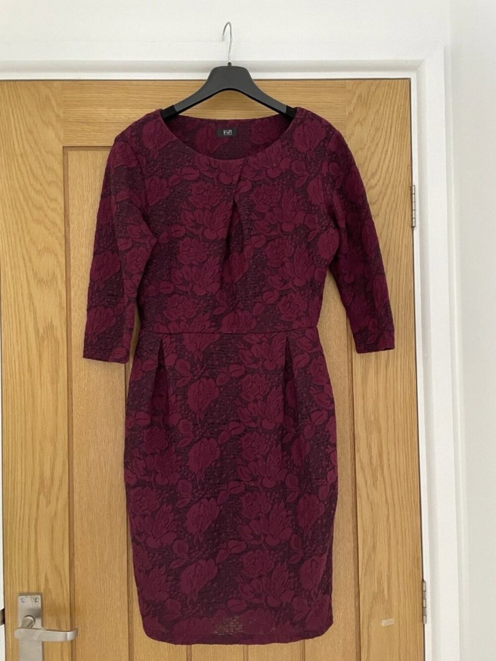 F&F brand size 10, soft straight-cut collar design